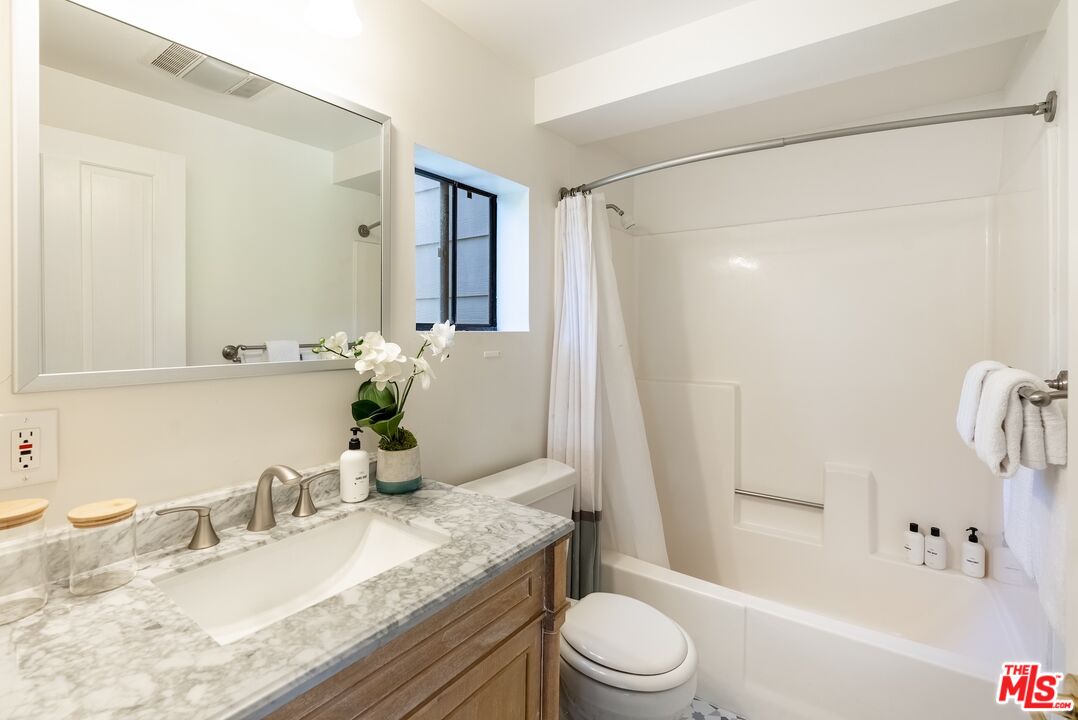 Topanga, California, 90290, United States, 4 Bedrooms Bedrooms, ,5 BathroomsBathrooms,Residential,For Sale,1796839