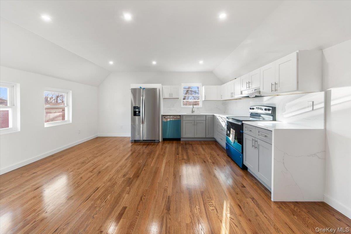 Bronx, New York, 10465, United States, ,Residential,For Sale,1981072