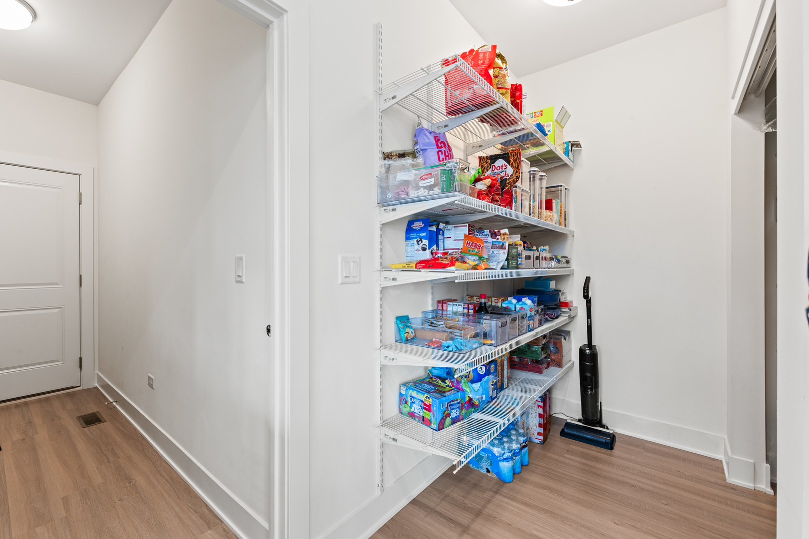 Elgin, Illinois, 60124, United States, 4 Bedrooms Bedrooms, ,3 BathroomsBathrooms,Residential,For Sale,1941075