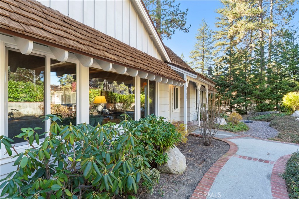 Lake Arrowhead, California, 92352, United States, 4 Bedrooms Bedrooms, ,2 BathroomsBathrooms,Residential,For Sale,2003409