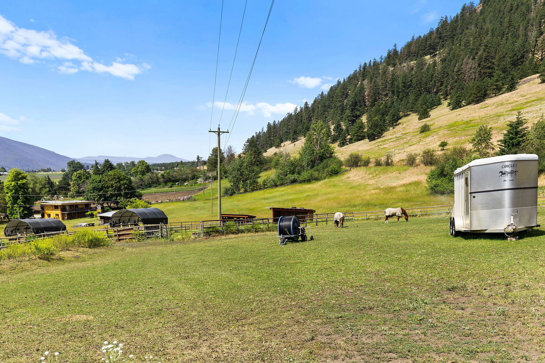  Ten Acres in Coldstream - 物件實景