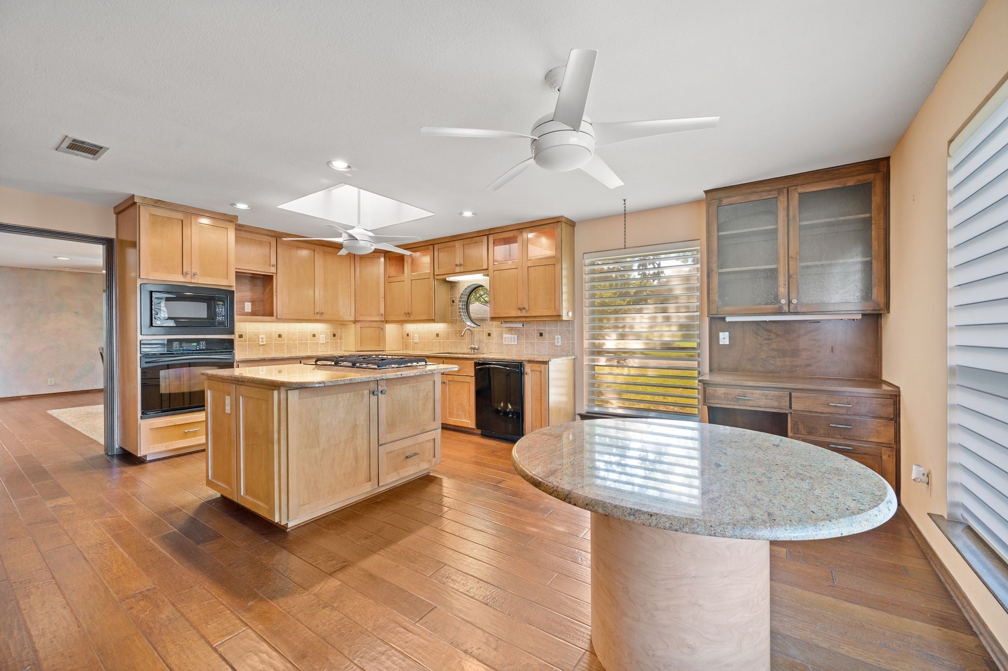 Arlington, Texas, 76012, United States, 4 Bedrooms Bedrooms, ,3 BathroomsBathrooms,Residential,For Sale,1987019