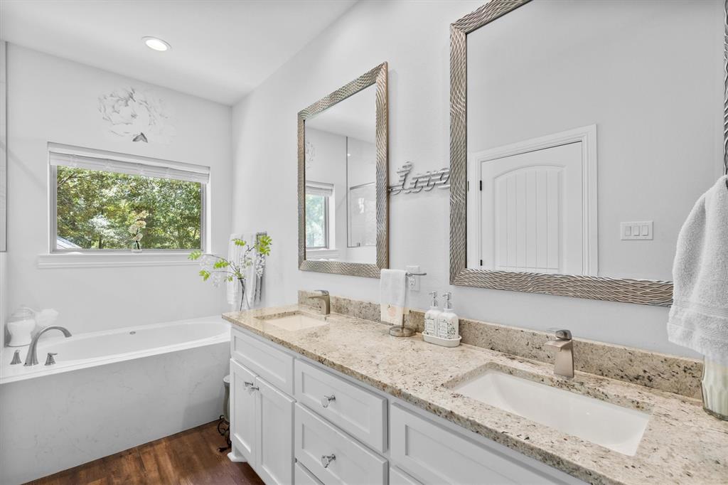 Lindale, Texas, 75771, United States, 4 Bedrooms Bedrooms, ,4 BathroomsBathrooms,Residential,For Sale,1903867