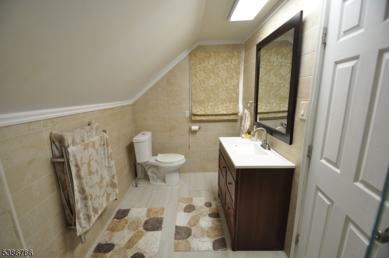 Burlington, Springfield Township`, New Jersey, 07081, United States, 4 Bedrooms Bedrooms, ,3 BathroomsBathrooms,Residential,For Sale,1979460