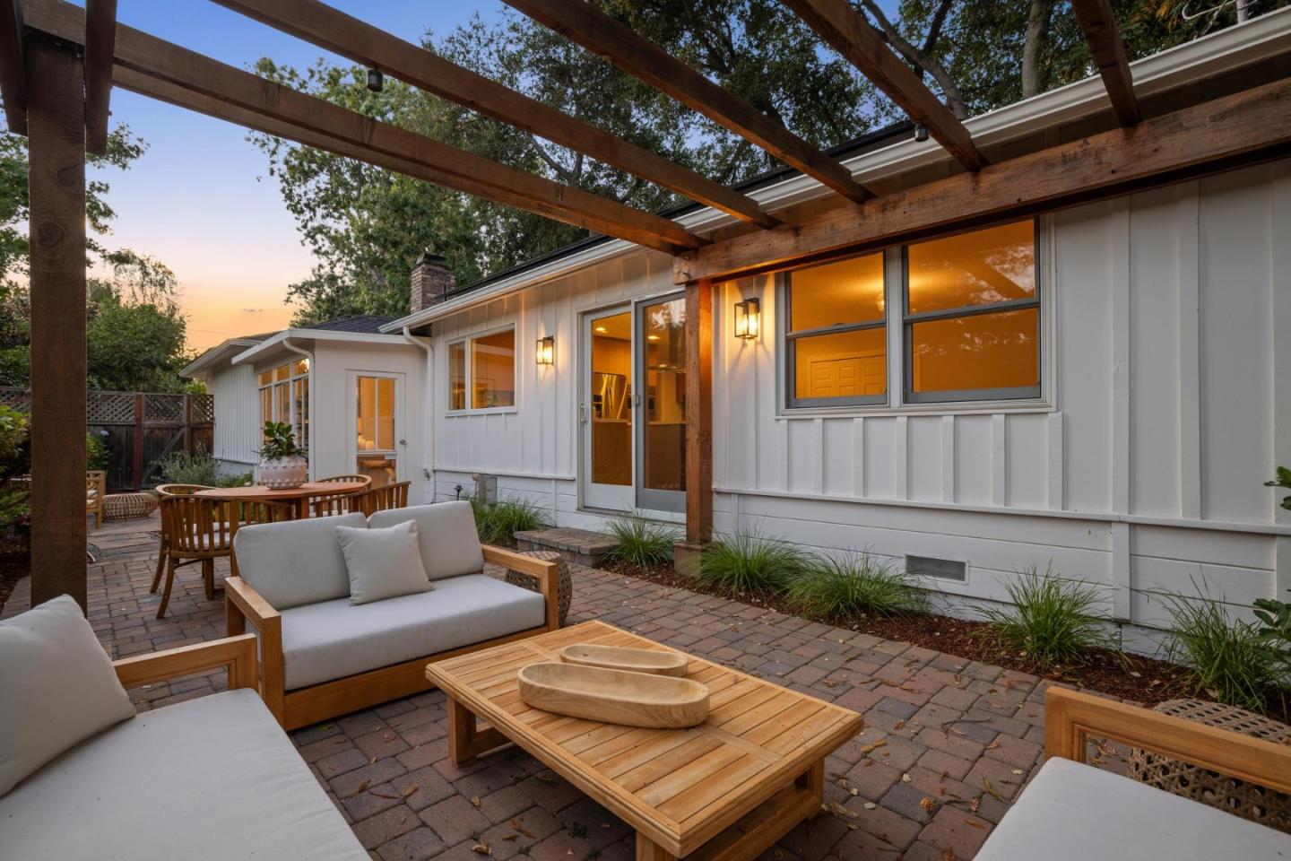 Menlo Park, California, 94025, United States, 3 Bedrooms Bedrooms, ,3 BathroomsBathrooms,Residential,For Sale,1941637