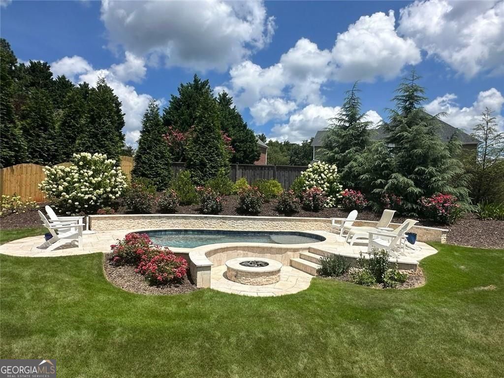 Roswell, Georgia, 30075, United States, 6 Bedrooms Bedrooms, ,5 BathroomsBathrooms,Residential,For Sale,1894243
