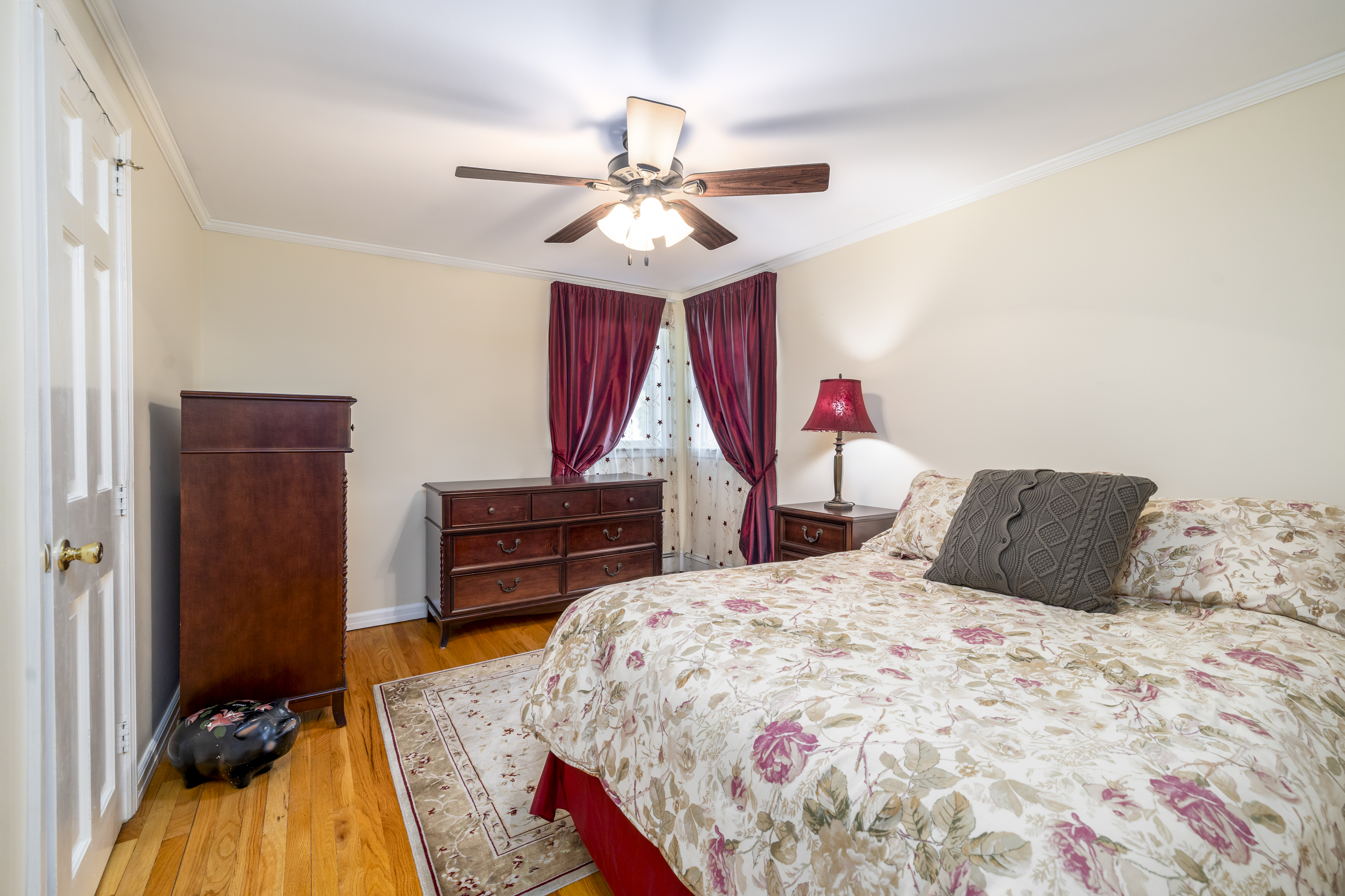  124 Peterhoff Avenue, Malverne, NY, 11565 - 物件實景