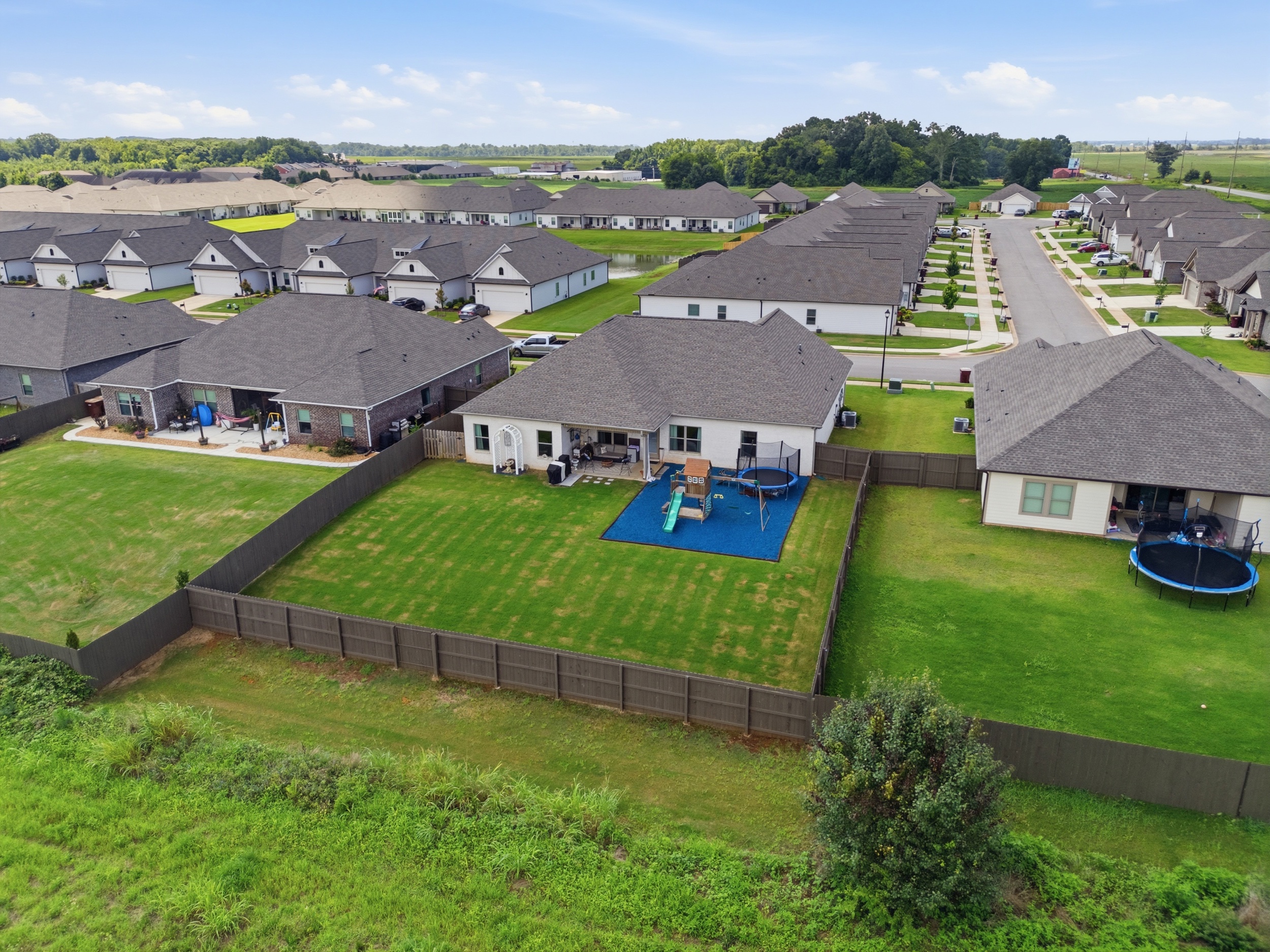  25069 Addlestone Drive - 物件實景