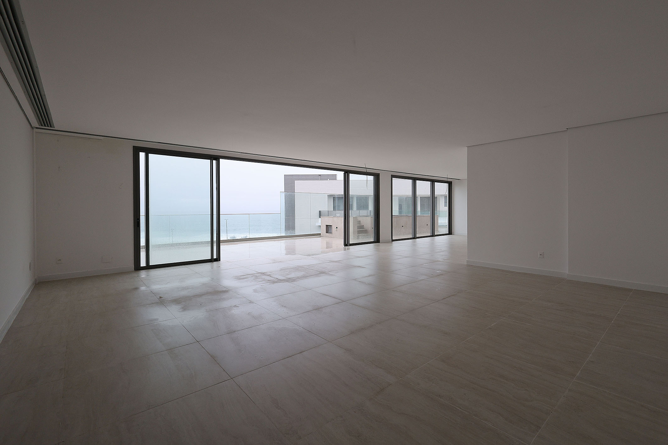  Oceanfront linear penthouse with private leisure amenities - 物件實景