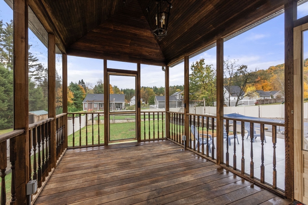 Greenfield, Massachusetts, 01301, United States, 4 Bedrooms Bedrooms, ,4 BathroomsBathrooms,Residential,For Sale,1967779