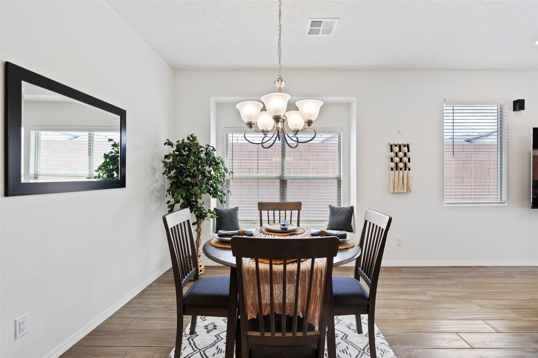  6200 White Hawk Drive Ne - 物件實景