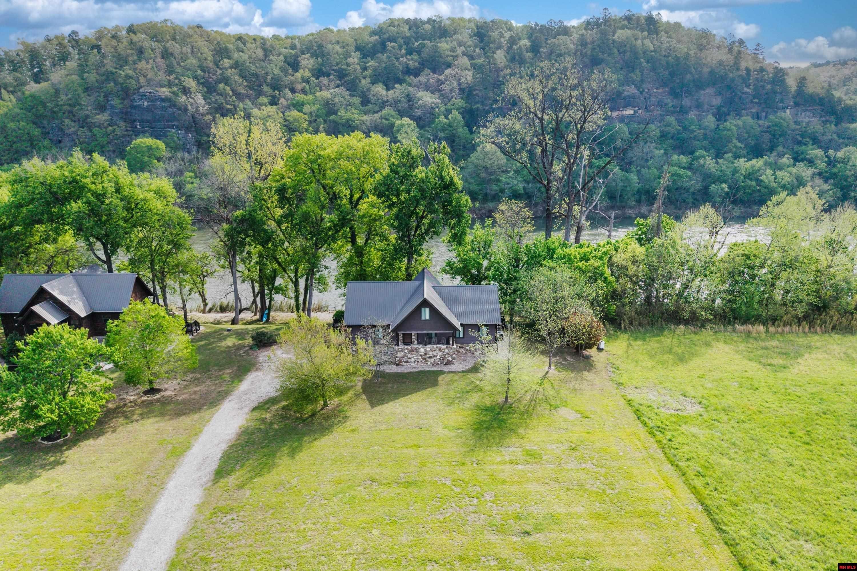 Norfork, Arkansas, 72658, United States, 3 Bedrooms Bedrooms, ,3 BathroomsBathrooms,Residential,For Sale,1921942