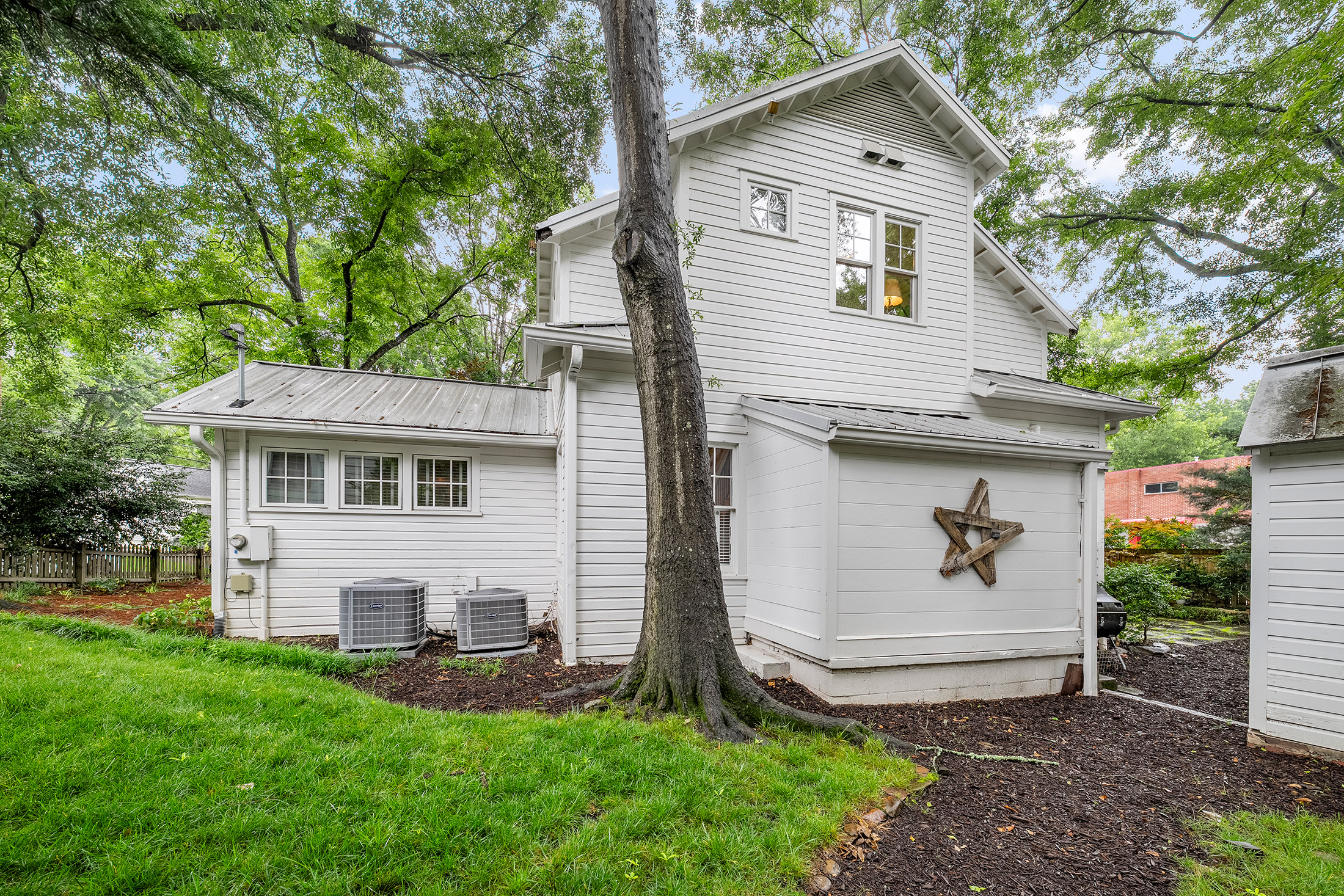  Captivating 1920s Farmhouse in Berkeley Park - 物件實景