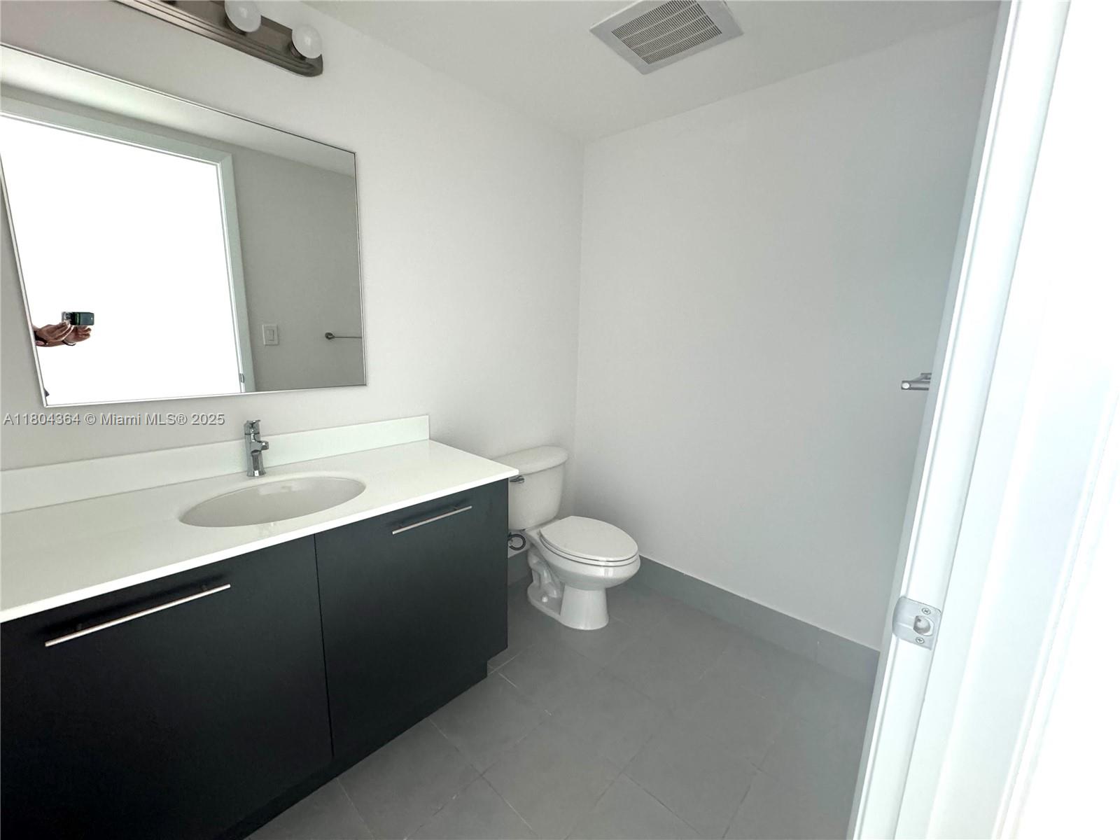 Miami, Florida, 33130, United States, 2 Bedrooms Bedrooms, ,3 BathroomsBathrooms,Residential,For Sale,1849897