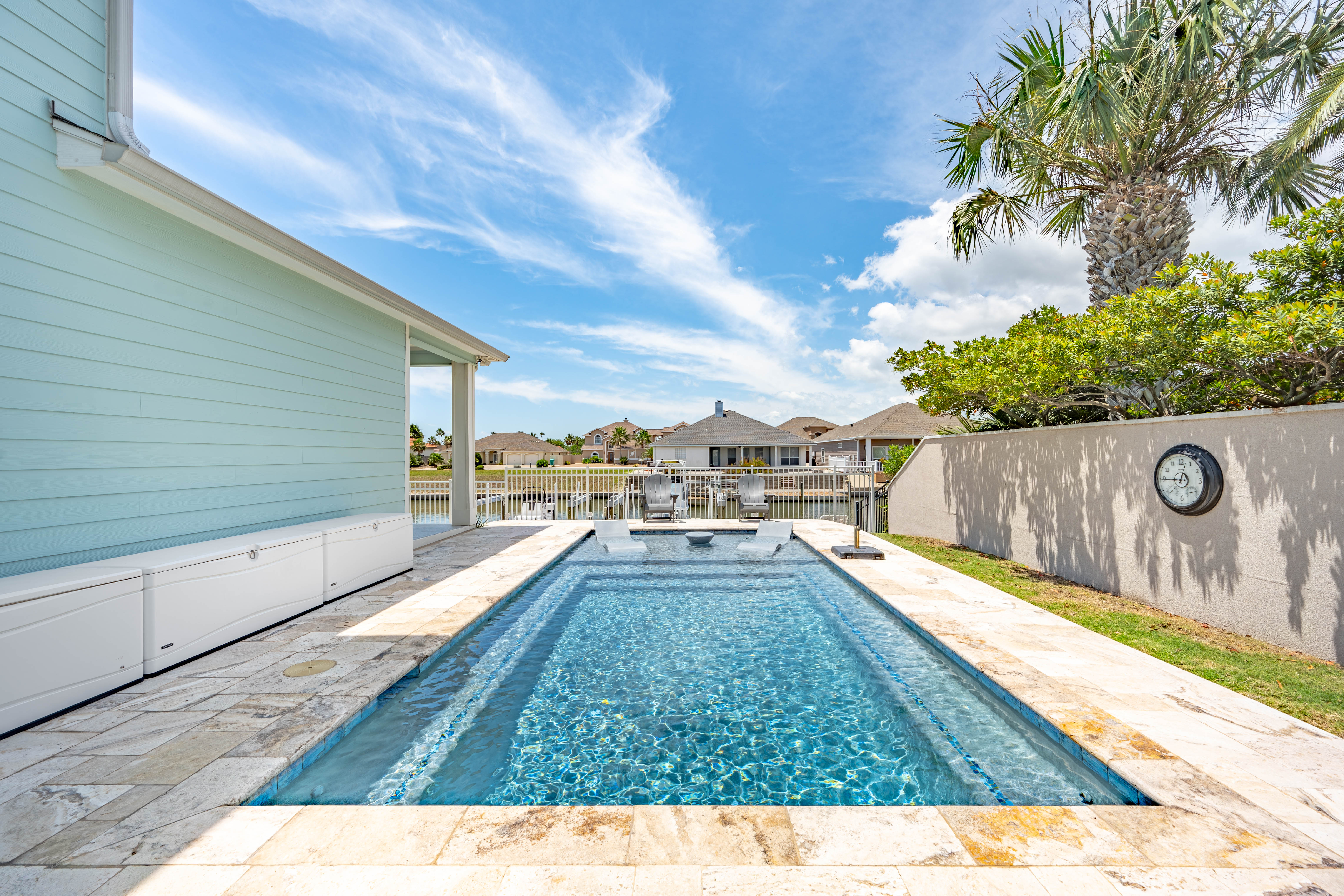 Spacious and Serene Canal-Front Living - 物件實景