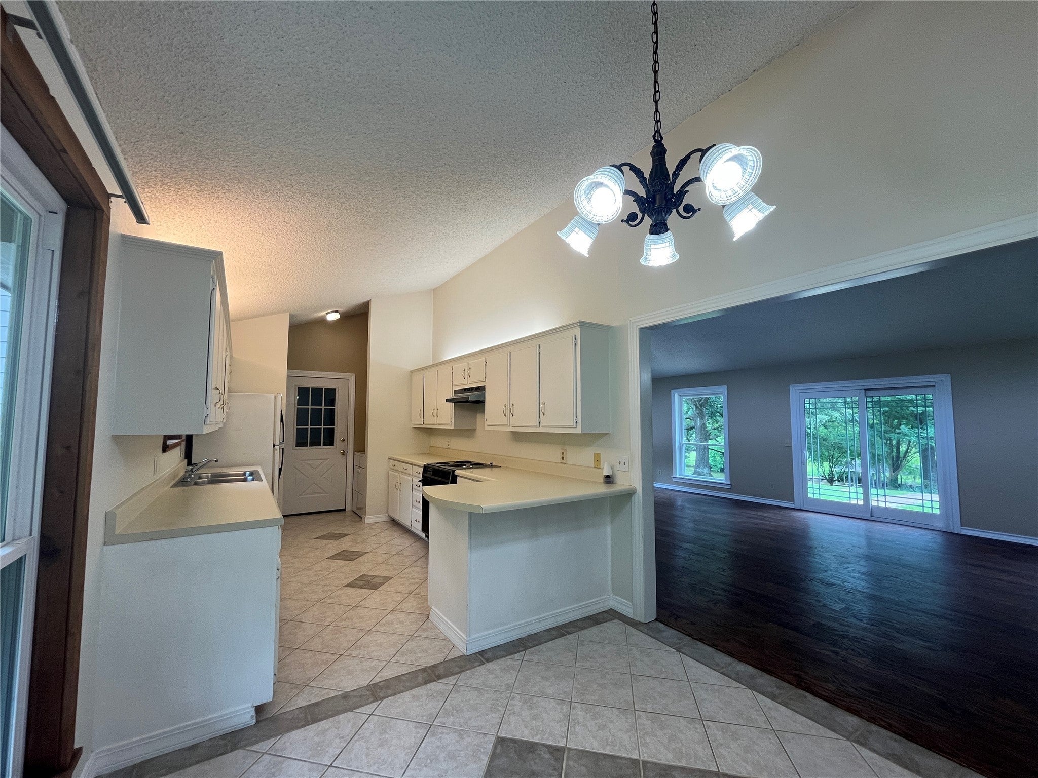 Pittsburg, Texas, 75686, United States, 3 Bedrooms Bedrooms, ,2 BathroomsBathrooms,Residential,For Sale,1850208