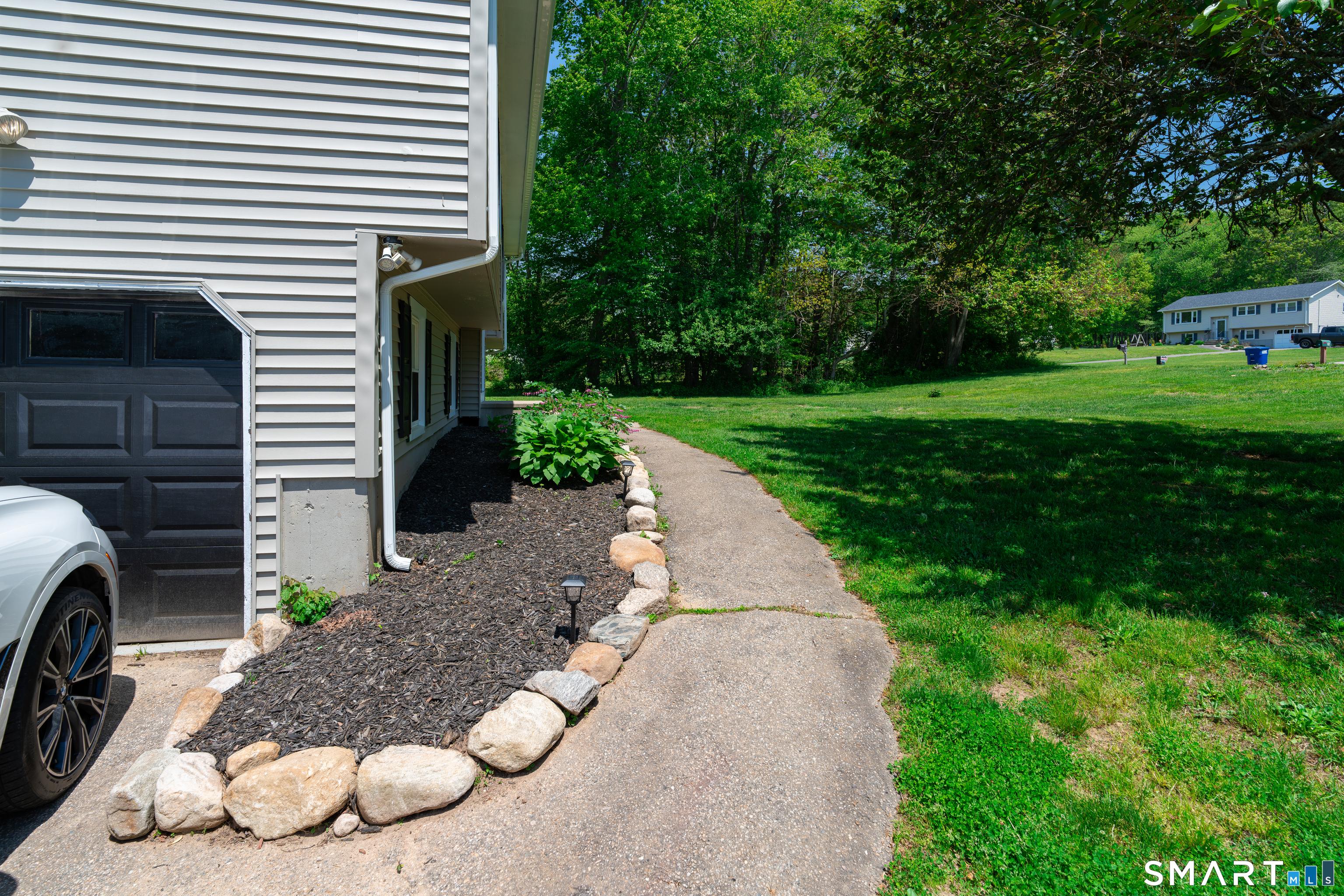 476, Connecticut, 06378, United States, 3 Bedrooms Bedrooms, ,2 BathroomsBathrooms,Residential,For Sale,2025073