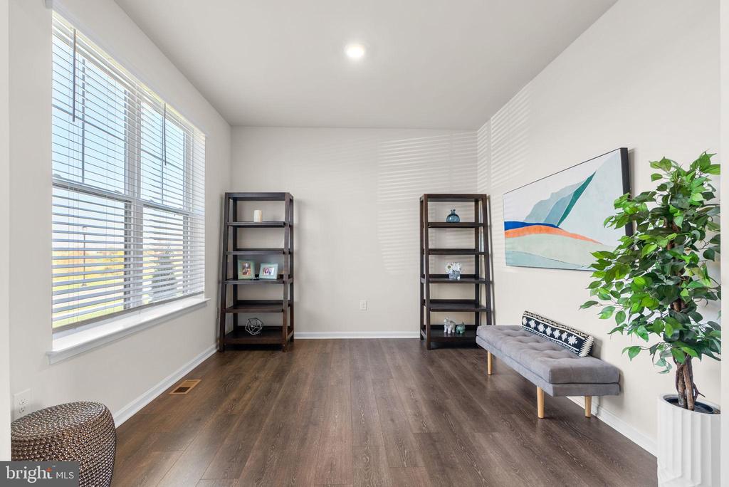 Frederick, Maryland, 21701, United States, 5 Bedrooms Bedrooms, ,4 BathroomsBathrooms,Residential,For Sale,1987107