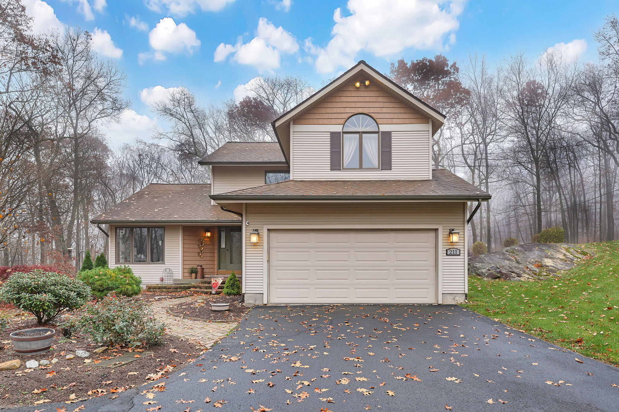 Tolland, Connecticut, 06084, United States, 3 Bedrooms Bedrooms, ,3 BathroomsBathrooms,Residential,For Sale,1993316