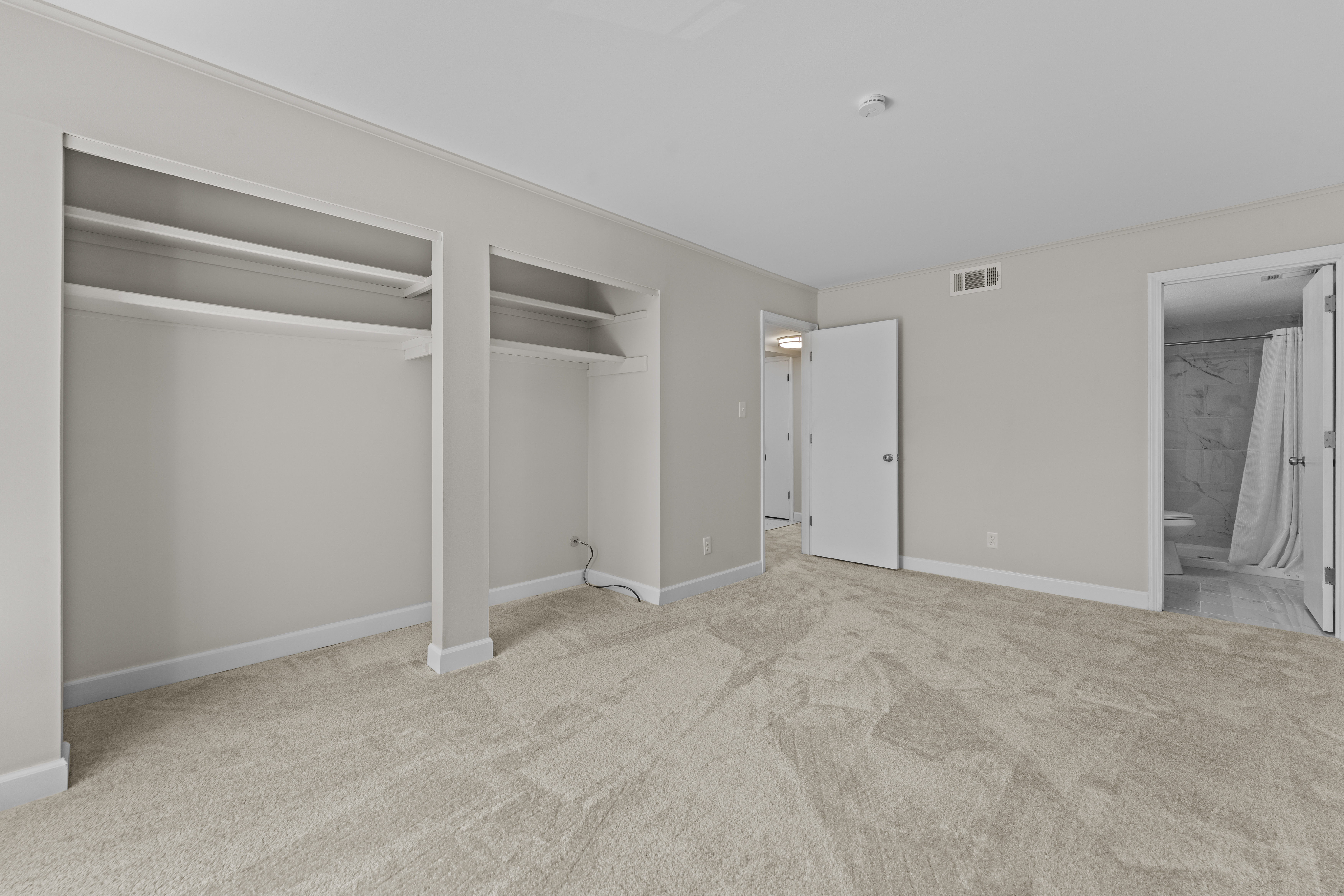  Completely Renovated Garden-Style Condo in Parkway Central Schools - 物件實景