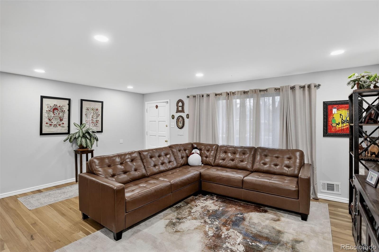 Aurora, Colorado, 80011, United States, 5 Bedrooms Bedrooms, ,1 BathroomBathrooms,Residential,For Sale,1933484
