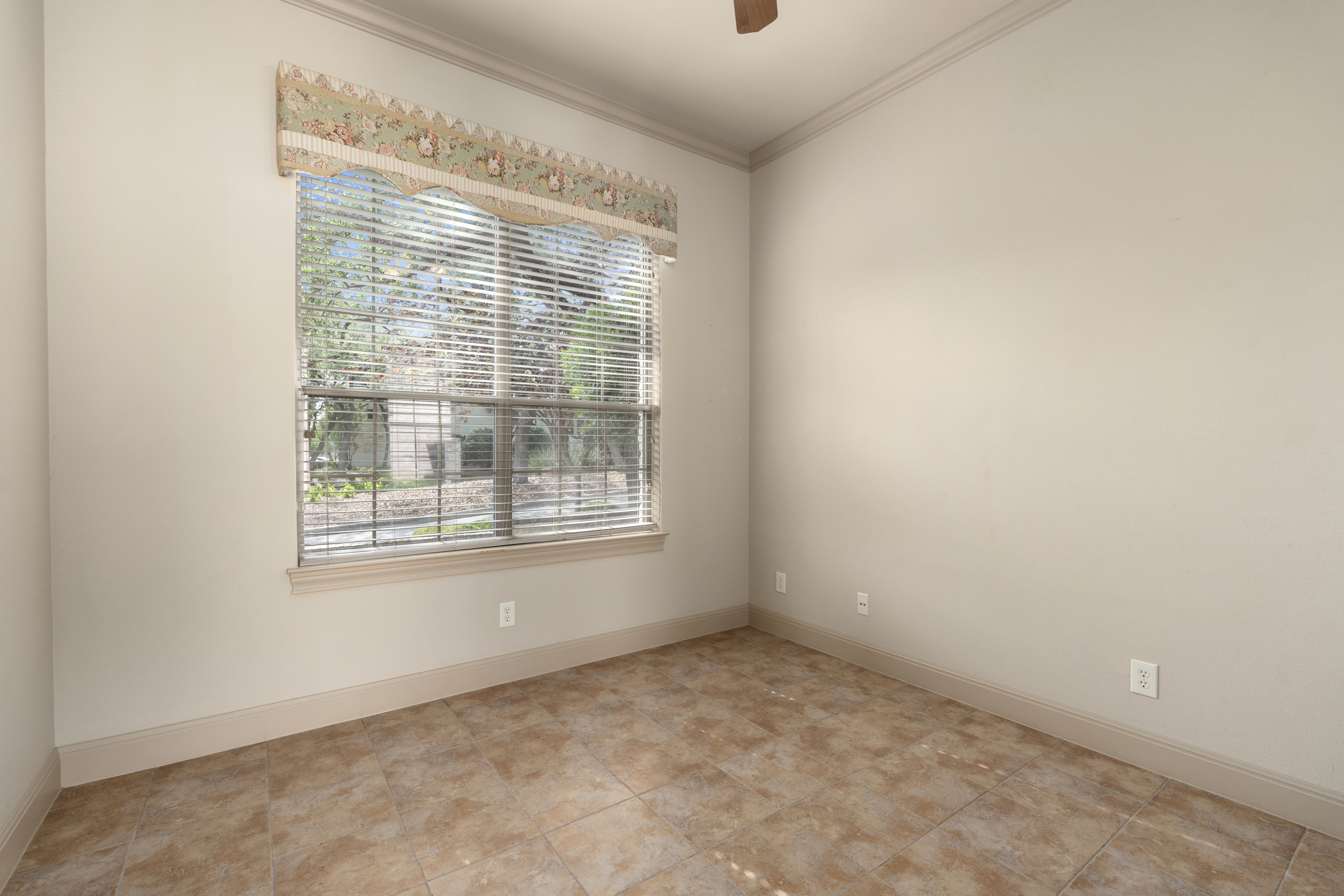  Stunning Single-Story Retreat on Greenbelt - 物件實景