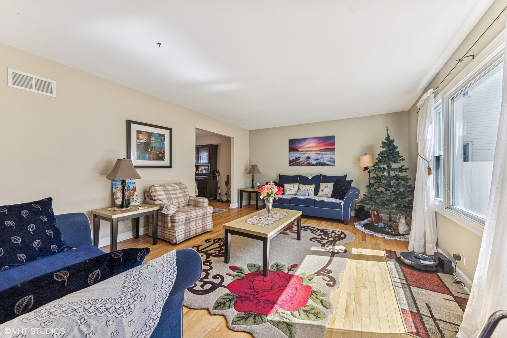 Glen Ellyn, Illinois, 60137, United States, 4 Bedrooms Bedrooms, ,3 BathroomsBathrooms,Residential,For Sale,1827602