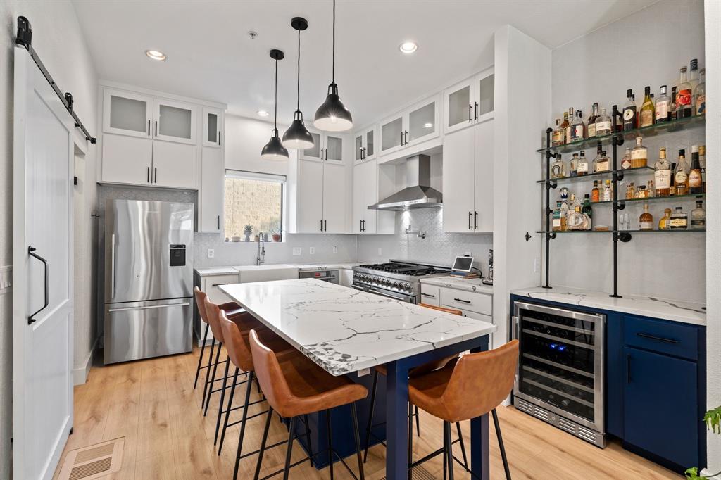 Dallas, Texas, 75219, United States, 2 Bedrooms Bedrooms, ,3 BathroomsBathrooms,Residential,For Sale,1911883