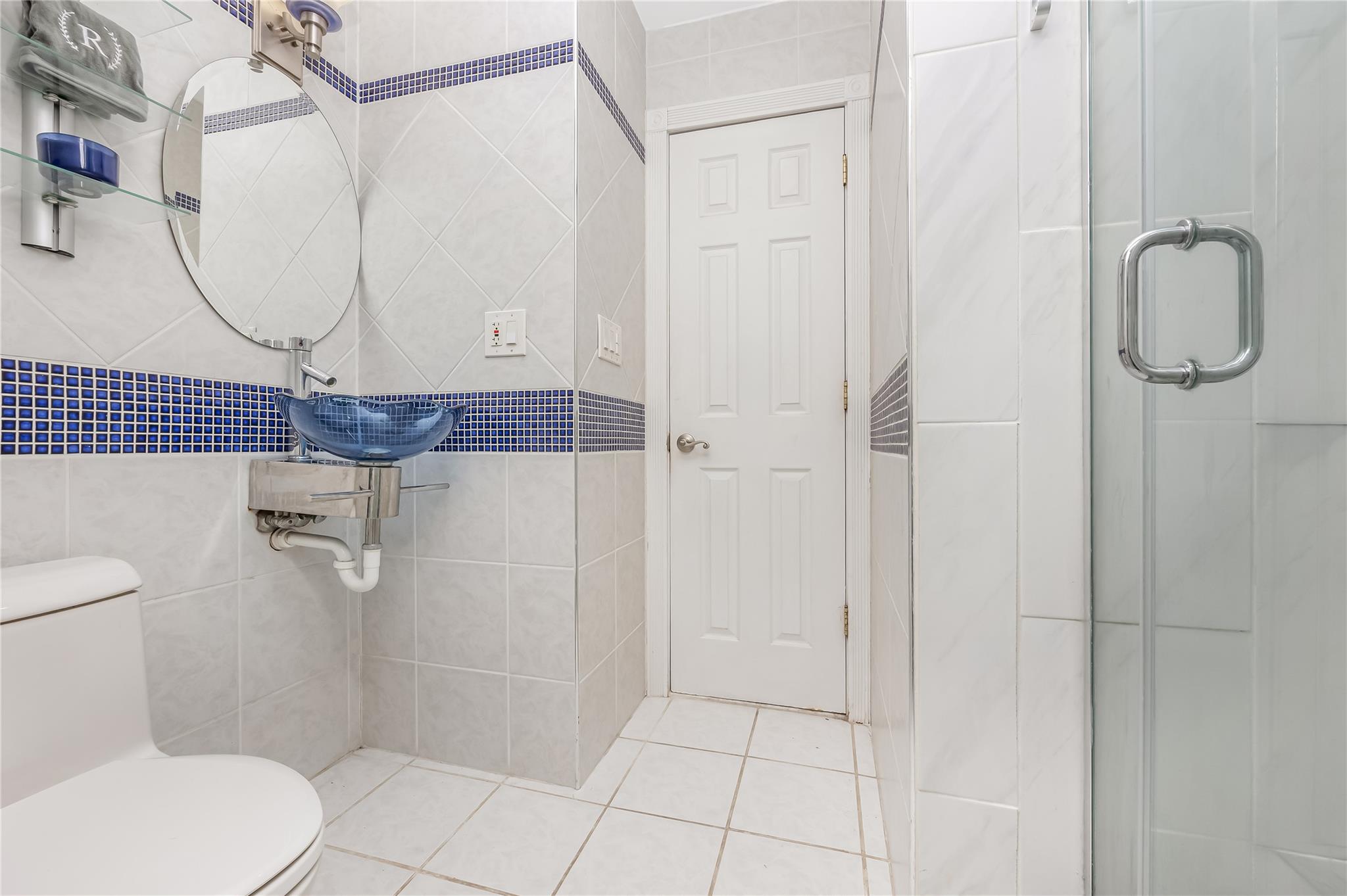 Lindenhurst, New York, 11757, United States, 3 Bedrooms Bedrooms, ,3 BathroomsBathrooms,Residential,For Sale,1915812