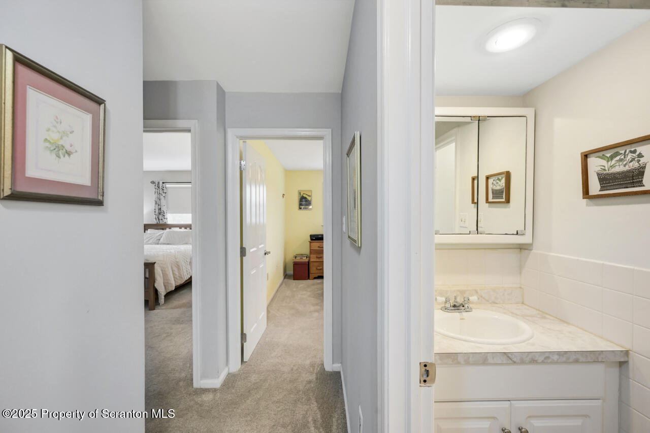 Moscow, Pennsylvania, 18444, United States, 4 Bedrooms Bedrooms, ,3 BathroomsBathrooms,Residential,For Sale,1999733