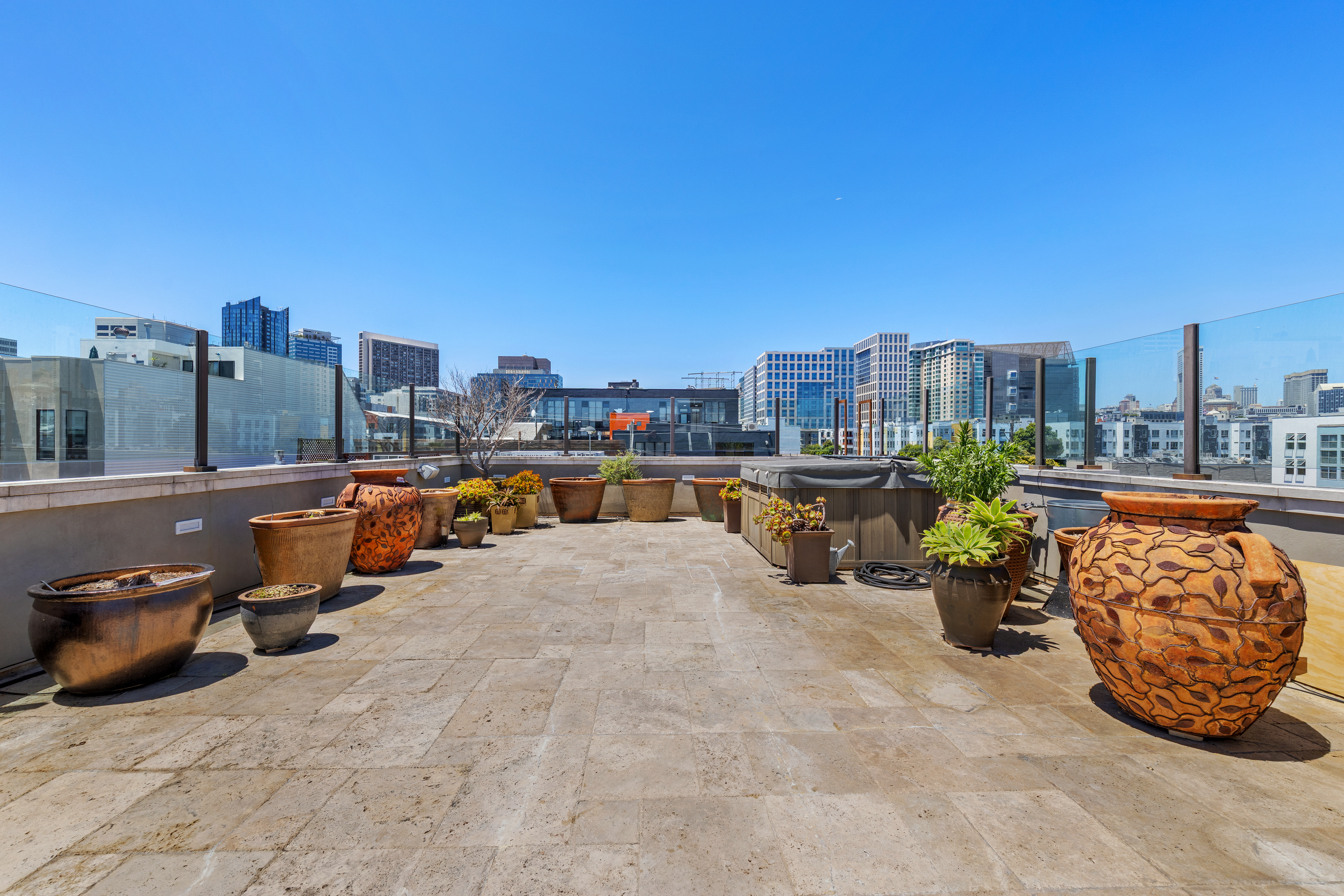  Spectacular Renovated SOMA Home with Rare Museum-Like 7-Car Garage - 物件實景