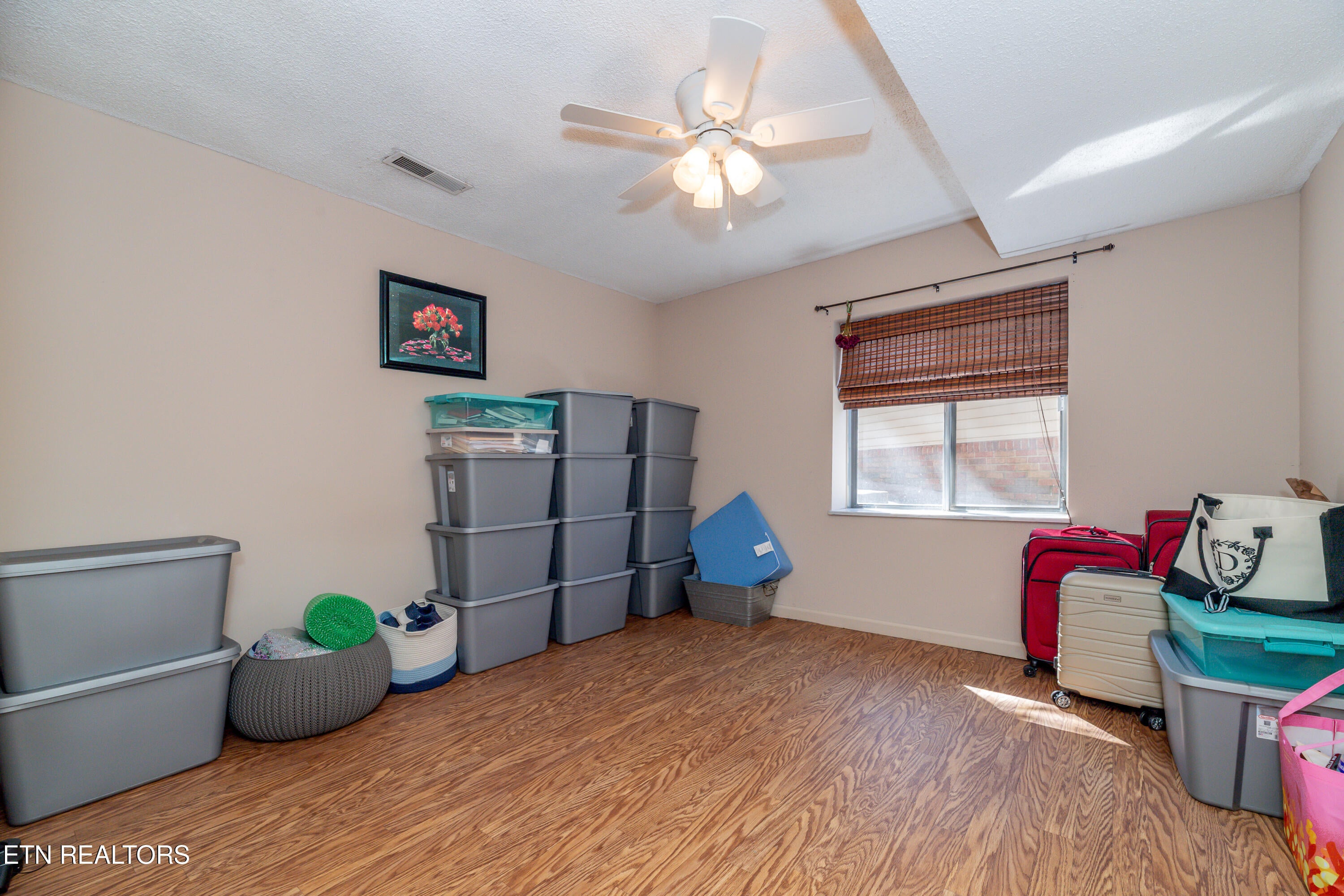 Kingston, Tennessee, 37763, United States, 4 Bedrooms Bedrooms, ,2 BathroomsBathrooms,Residential,For Sale,1850239