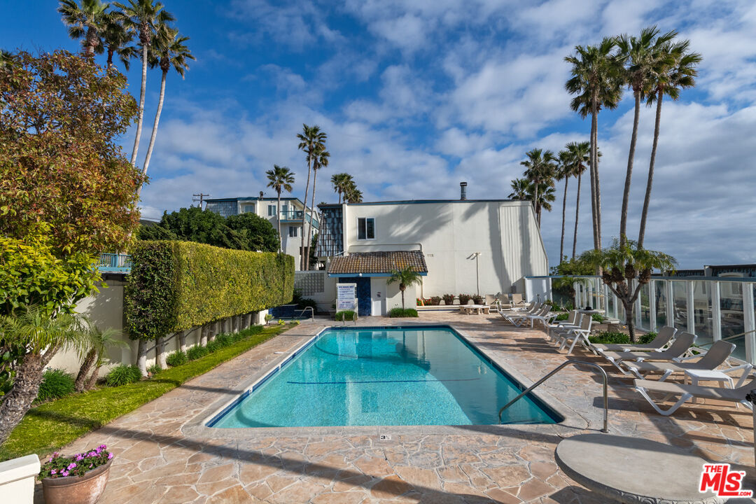Malibu, California, 90265, United States, 2 Bedrooms Bedrooms, ,1 BathroomBathrooms,Residential,For Sale,1895662