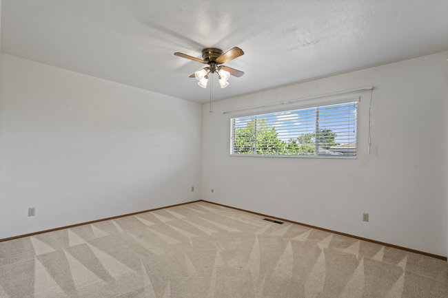 Hollister, California, 95023, United States, 3 Bedrooms Bedrooms, ,2 BathroomsBathrooms,Residential,For Sale,1942638