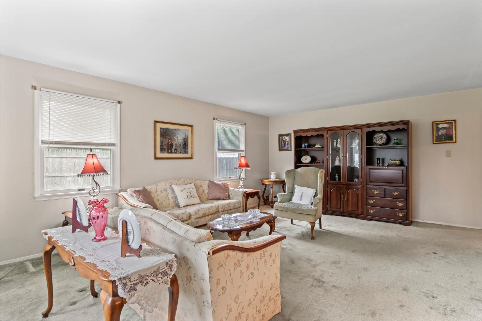 South Setauket, New York, 11720, United States, 3 Bedrooms Bedrooms, ,2 BathroomsBathrooms,Residential,For Sale,1865842
