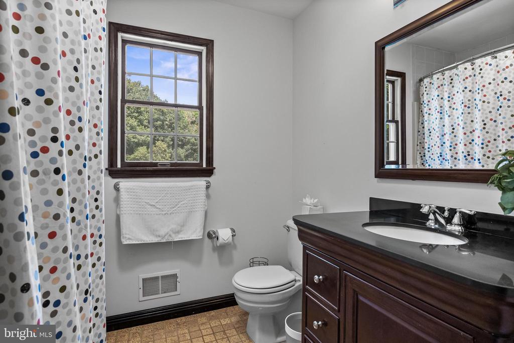 Cream Ridge, New Jersey, 08514, United States, 4 Bedrooms Bedrooms, ,3 BathroomsBathrooms,Residential,For Sale,1902972