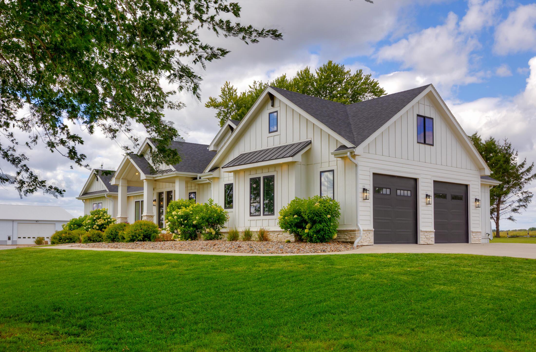 Madrid, Iowa, 50156, United States, 6 Bedrooms Bedrooms, ,5 BathroomsBathrooms,Residential,For Sale,1974254