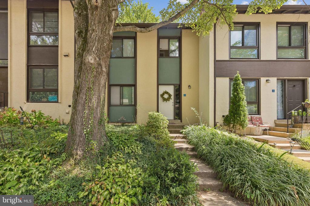 Reston, Virginia, 20191, United States, 3 Bedrooms Bedrooms, ,3 BathroomsBathrooms,Residential,For Sale,1978465