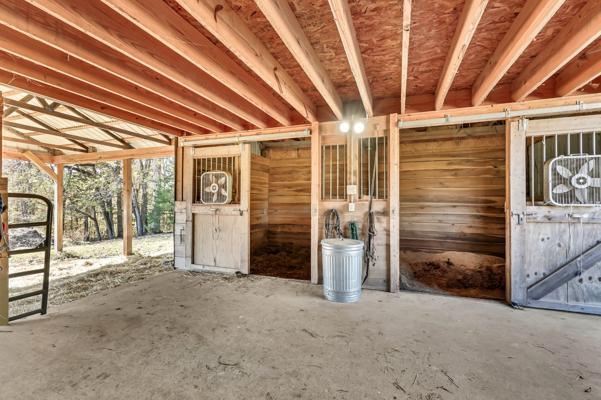 Clarksville, Tennessee, 37043, United States, 4 Bedrooms Bedrooms, ,4 BathroomsBathrooms,Residential,For Sale,1989948