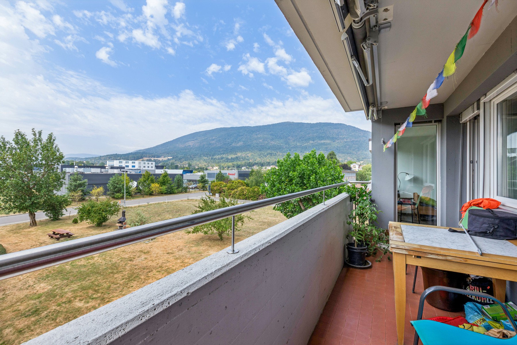  Spacious 5.5-room top-floor apartment with a terrace and 2 outdoor parking space - 物件實景
