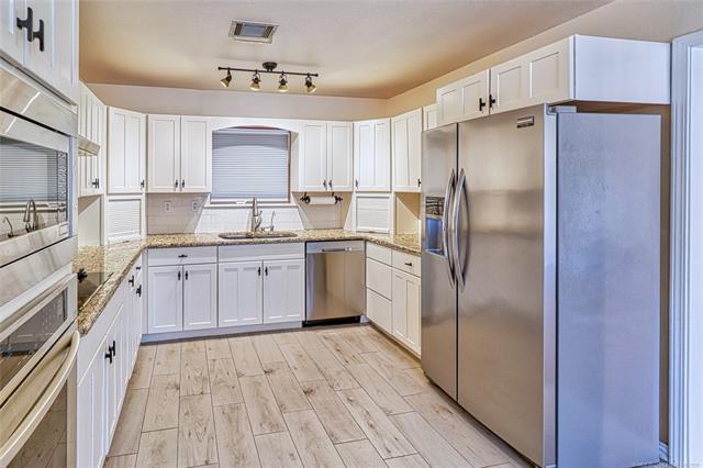 Eufaula, Oklahoma, 74432, United States, 3 Bedrooms Bedrooms, ,3 BathroomsBathrooms,Residential,For Sale,1987326