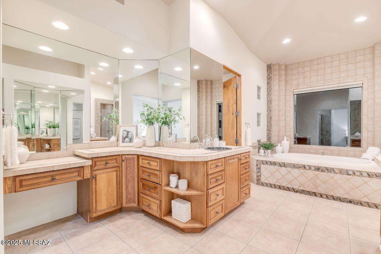 Tucson, Arizona, 85718, United States, 3 Bedrooms Bedrooms, ,4 BathroomsBathrooms,Residential,For Sale,1987862