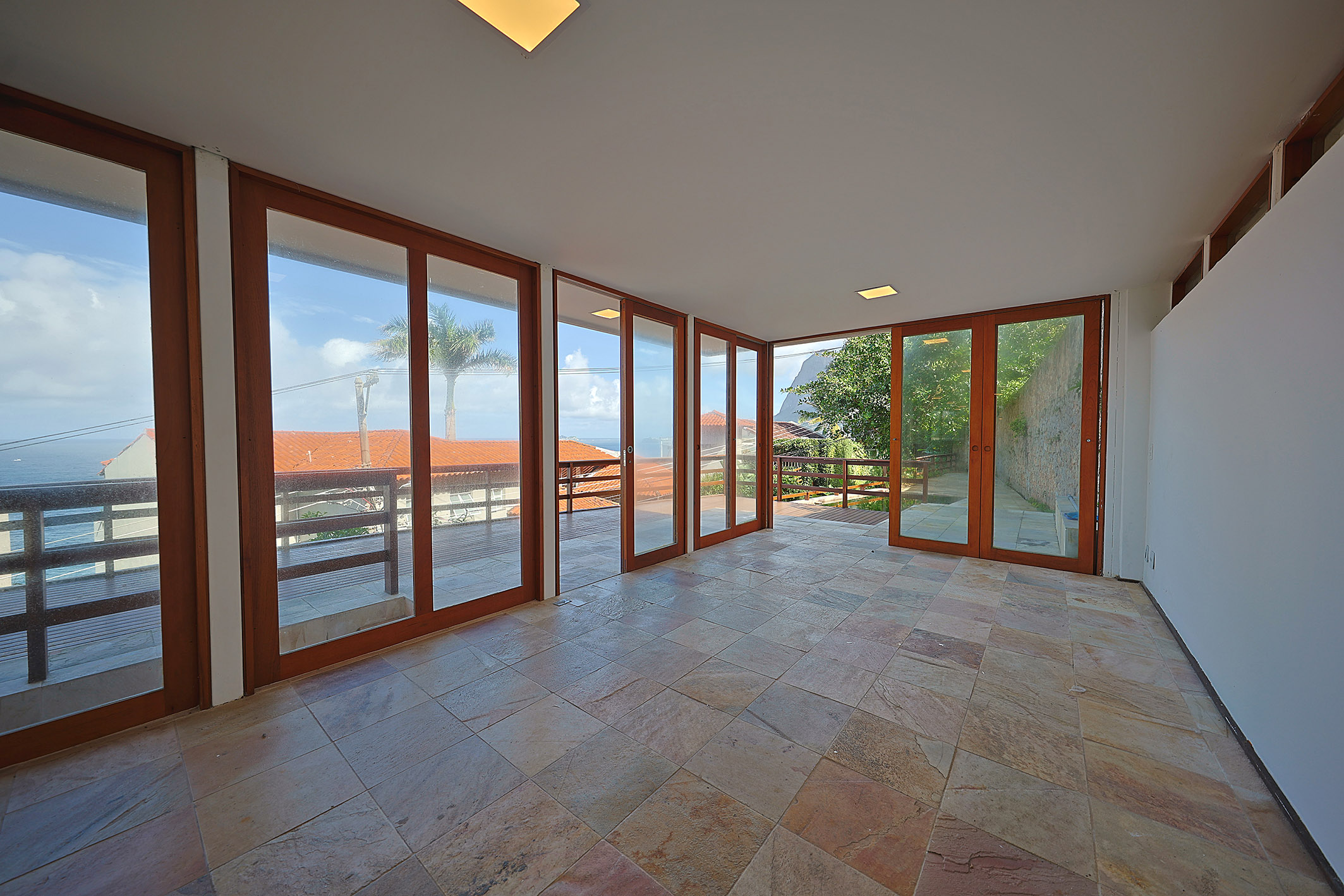  Exclusive Gated Community, Ocean Views, and a Prime Location - 物件實景