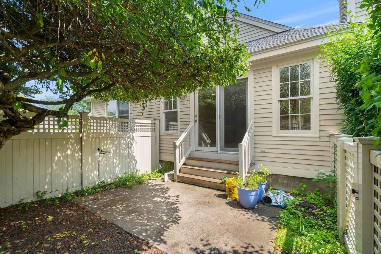 Bedford, New Hampshire, 03110, United States, 2 Bedrooms Bedrooms, ,2 BathroomsBathrooms,Residential,For Sale,1896302