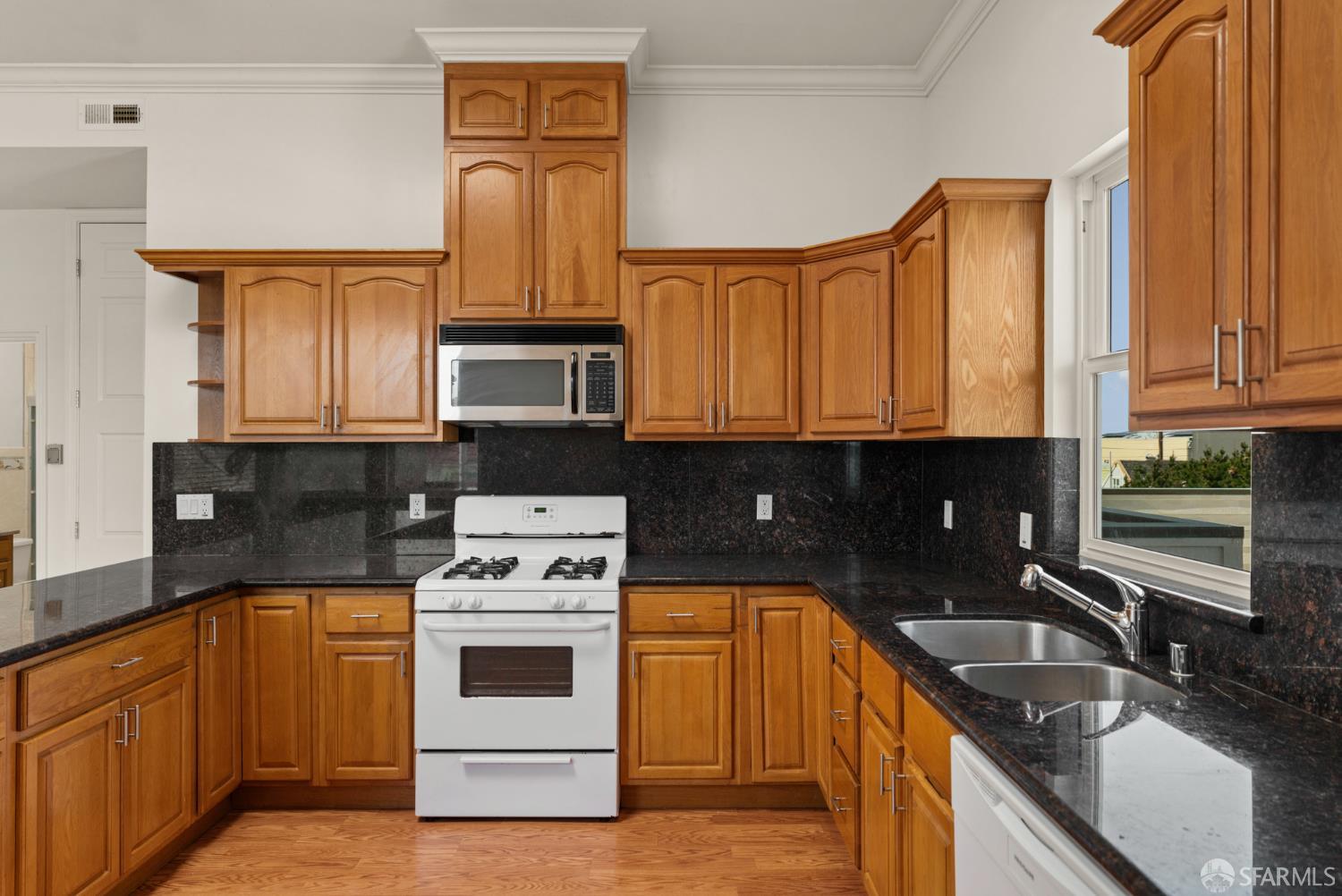 San Francisco, California, 94122, United States, 3 Bedrooms Bedrooms, ,2 BathroomsBathrooms,Residential,For Sale,1948647