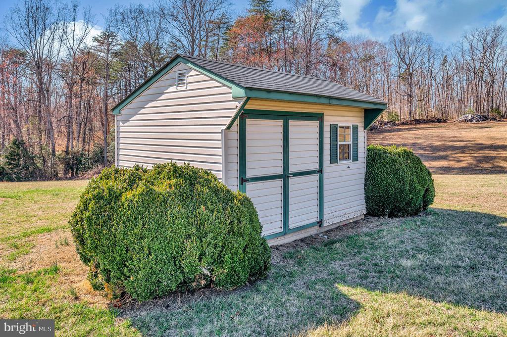 Sumerduck, Virginia, 22742, United States, 4 Bedrooms Bedrooms, ,5 BathroomsBathrooms,Residential,For Sale,2048793