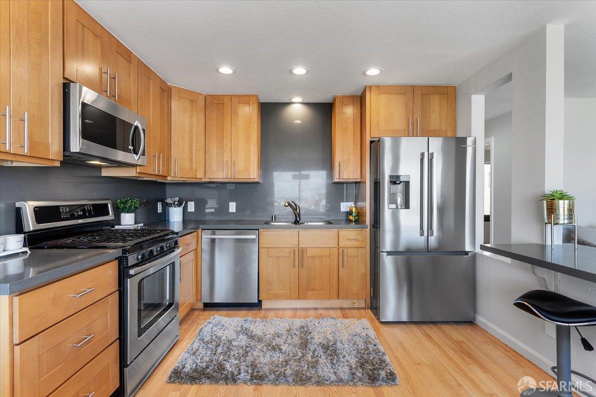 San Francisco, California, 94124, United States, 3 Bedrooms Bedrooms, ,2 BathroomsBathrooms,Residential,For Sale,2001801