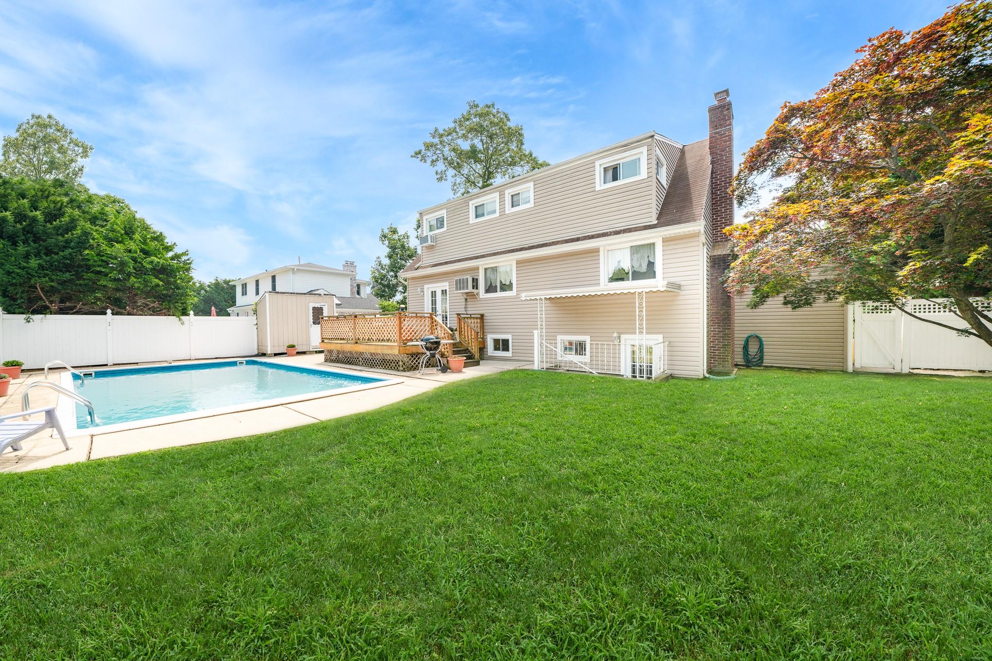 Massapequa, New York, 11758, United States, 4 Bedrooms Bedrooms, ,2 BathroomsBathrooms,Residential,For Sale,1904411