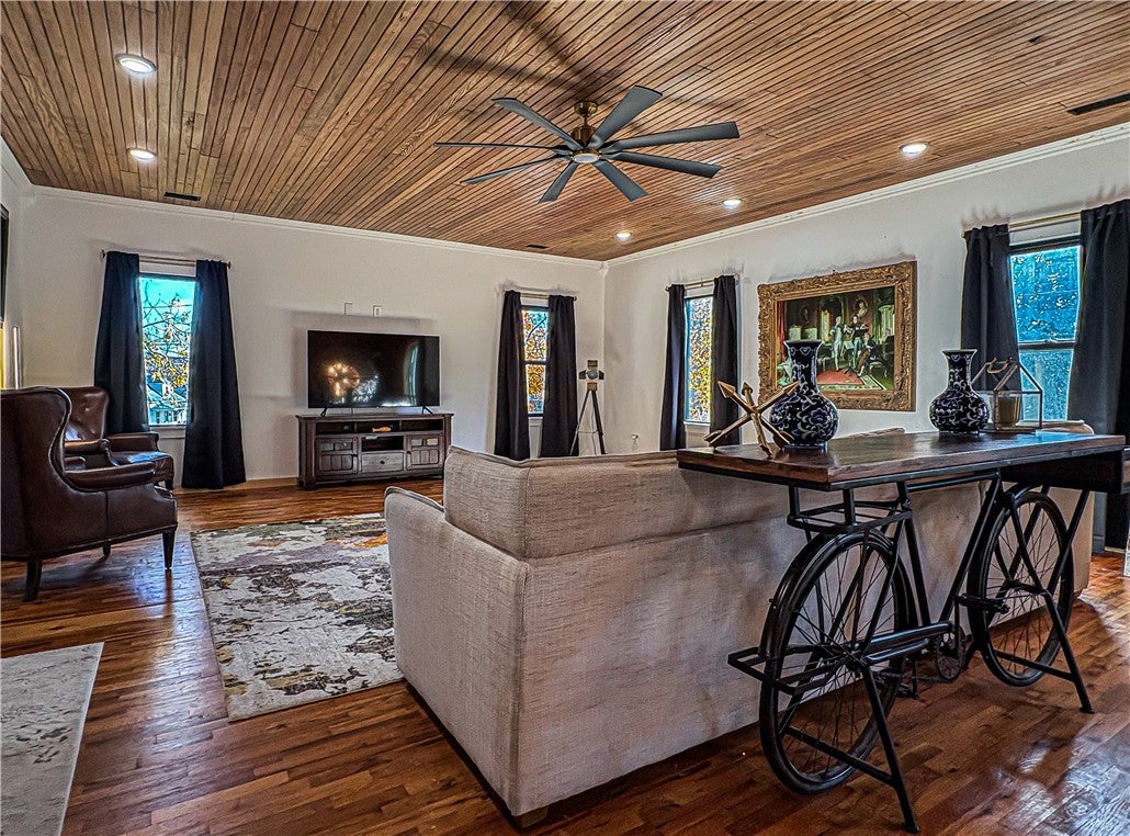 Berryville, Arkansas, 72616, United States, 3 Bedrooms Bedrooms, ,2 BathroomsBathrooms,Residential,For Sale,1994885