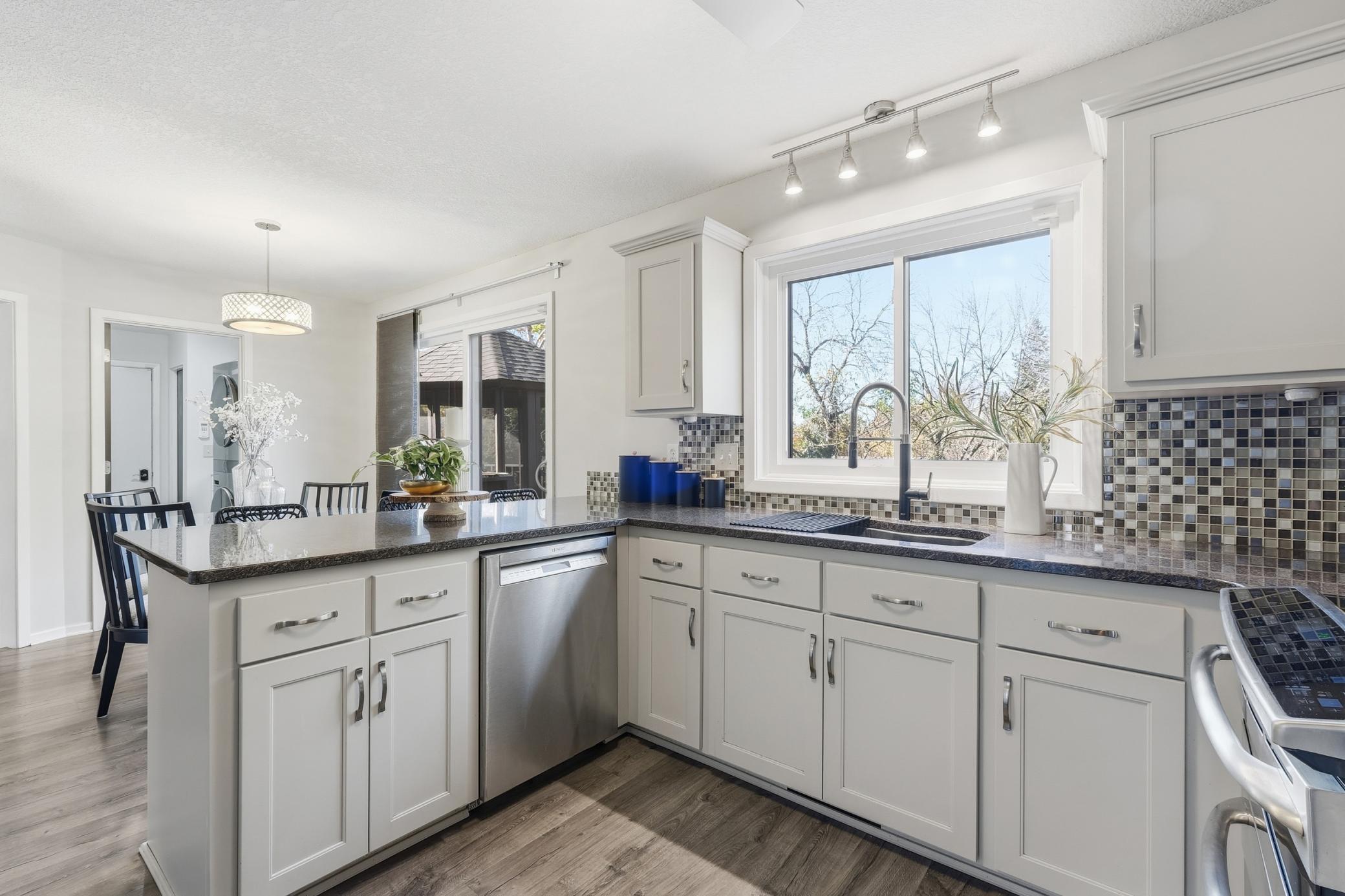 Woodbury, Minnesota, 55125, United States, 4 Bedrooms Bedrooms, ,2 BathroomsBathrooms,Residential,For Sale,1991775